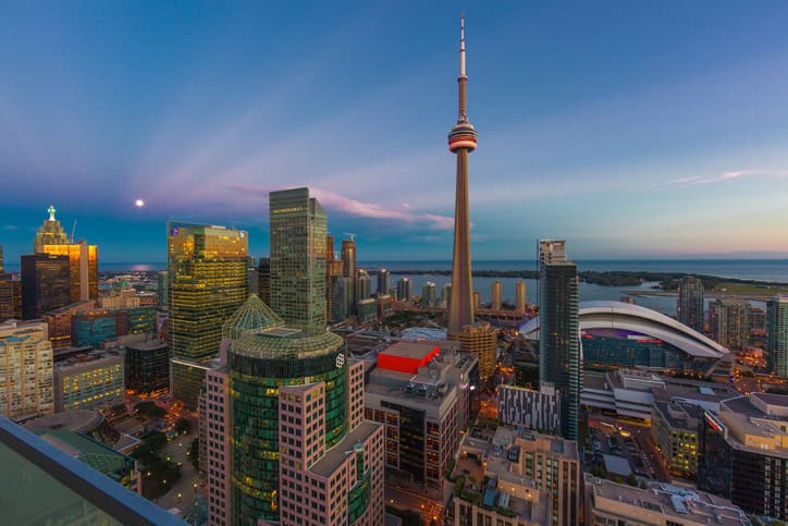 6 attractions to visit when house sitting in Toronto