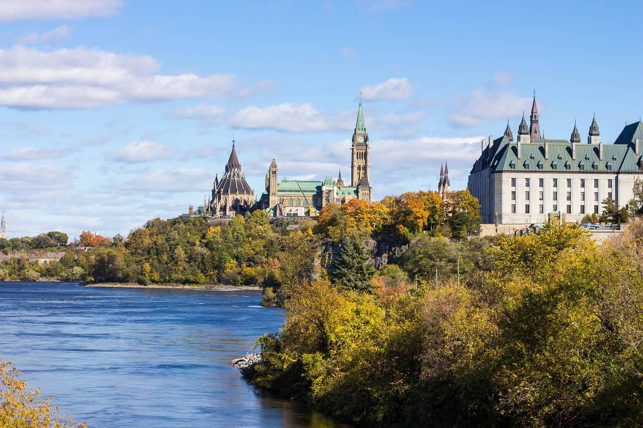 Top 10 Must-Visit Places for House Sitters in Ontario